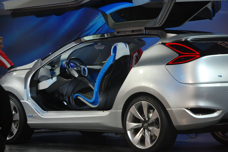 Illustration for article titled Hyundai Nuvis Concept Takes Flight With Massive Gullwing Doors